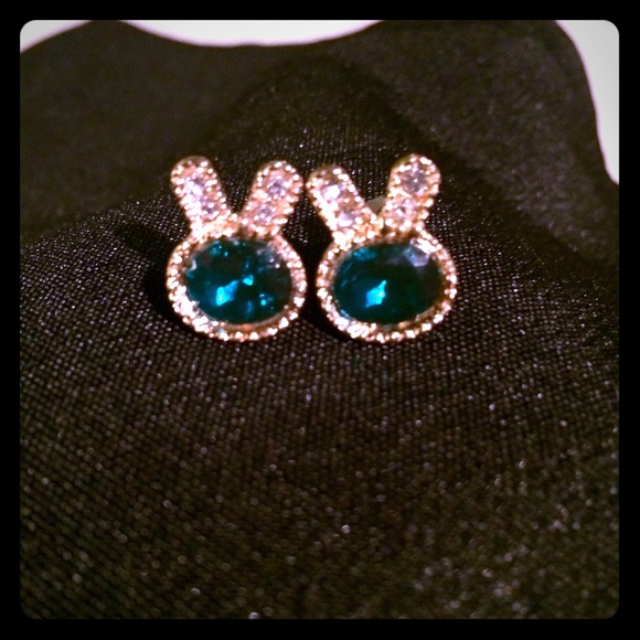 Earrings! 🆓GIFT with Purchase!