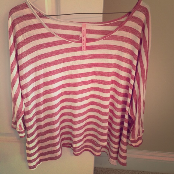 3 quarter sleeve short flowy top