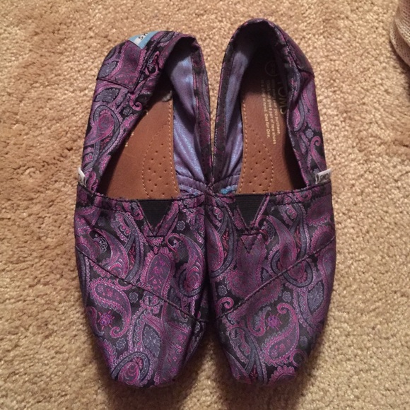 Purple silk toms
