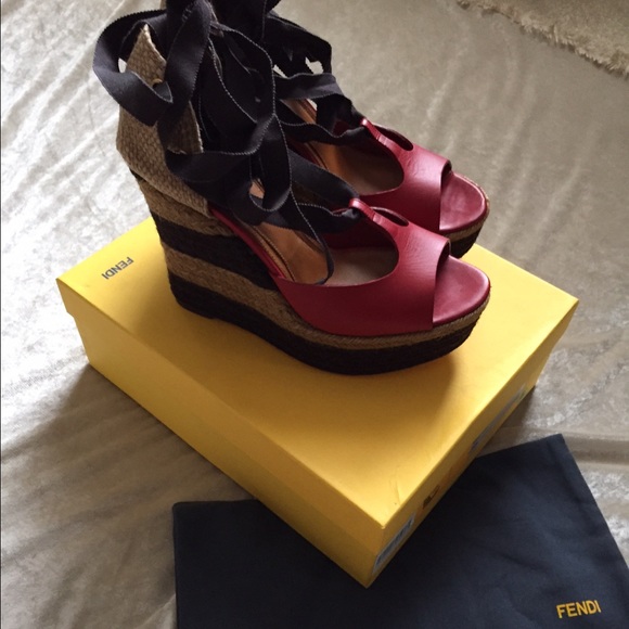 SOLD✨NWT✨FENDI Gorgeous Gladiator Sandals Sz7.5 - Picture 4 of 4