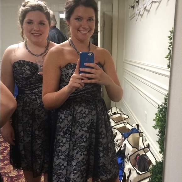 Host pick 💖🛍😃👍🏻Black strapless cocktail dress - Picture 2 of 3