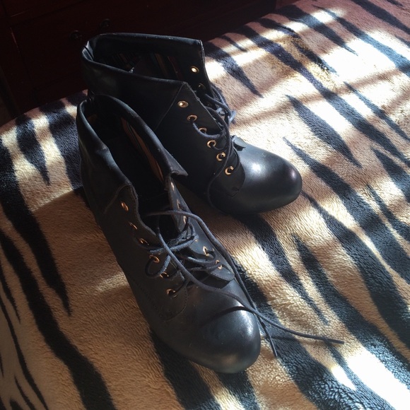 Boots size ten too big