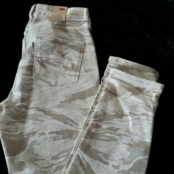 Unique Levi Hi Rise Skinny Jeans