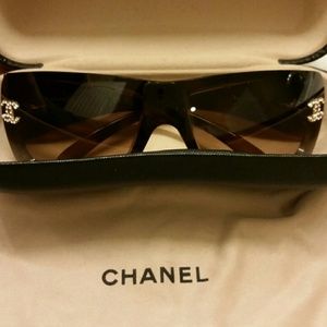 CHANEL Sunglasses with case