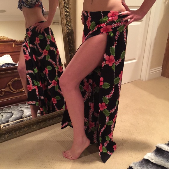 Hawaii 2 piece outfit - Picture 2 of 4