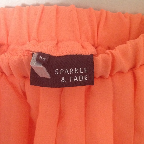 UO pleated skirt - Picture 2 of 3