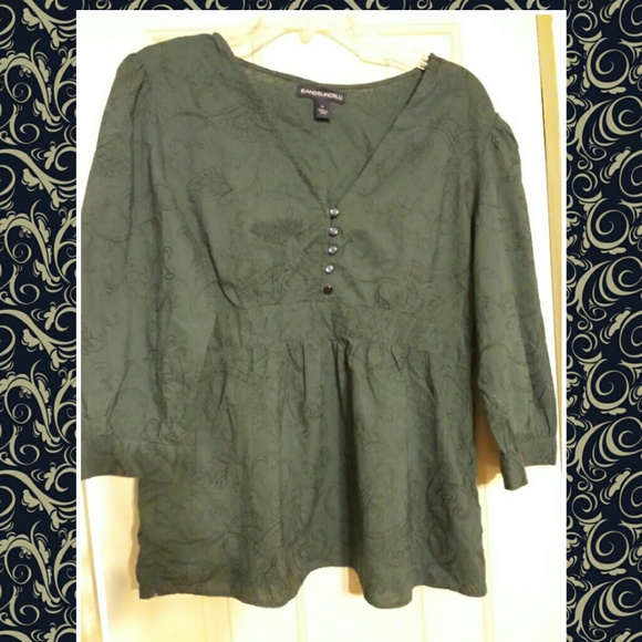 NWOT Cute embroidered blouse