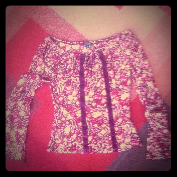 Light weight  top. Purchased in Woodstock.
