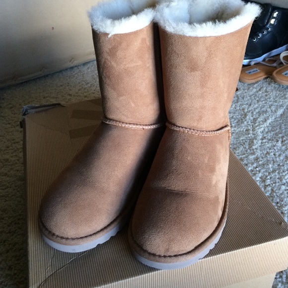 Chestnut Bailey Bow UGGs - Picture 2 of 4