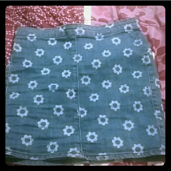 H and M floral skirt
