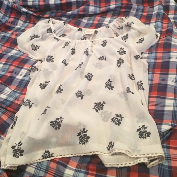 Abercrombie & Fitch flowy top
