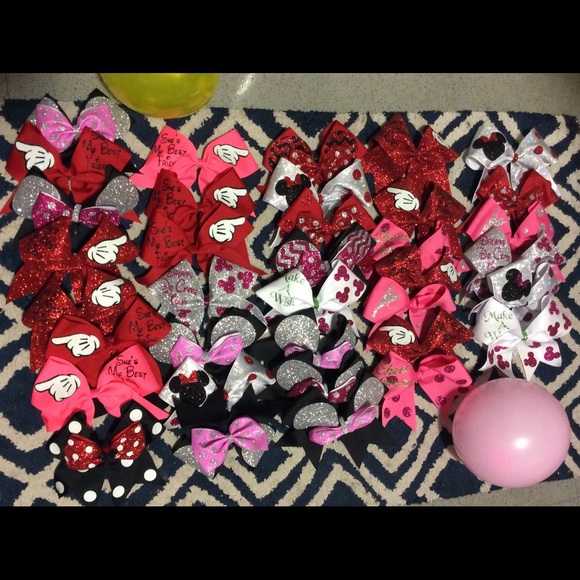 Cheer bow - Picture 1 of 1