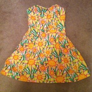 EUC Lilly Pulitzer White Daffies Blossom, size 4