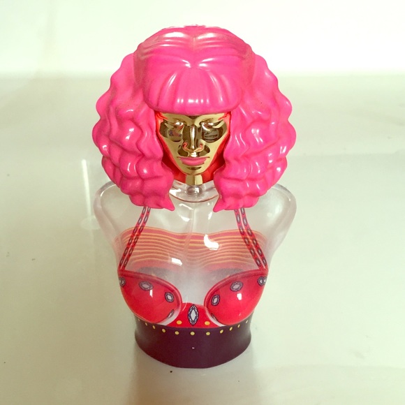Nicki Minaj Minajesty perfume