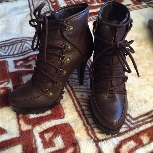 Sale!New!! High heel brown lace up boots😍