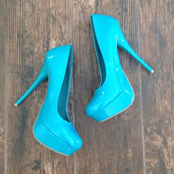 Blue heels! Super sexy !