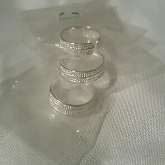 Toe rings
