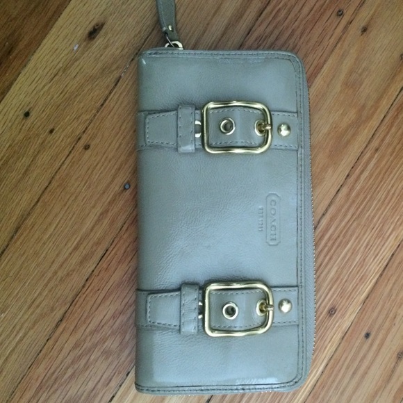 Coach tan parent leather wallet -light blue inside - Picture 1 of 4