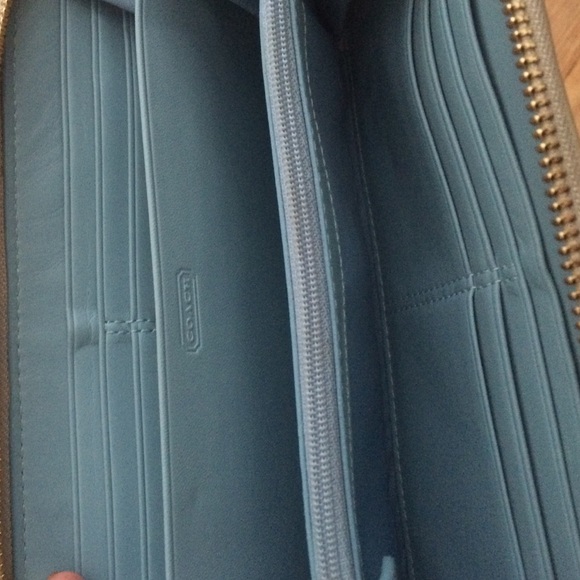 Coach tan parent leather wallet -light blue inside - Picture 2 of 4