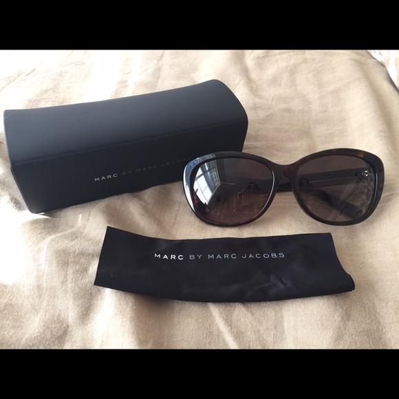 Marc Jacobs slight Cat Eye Sunglasses