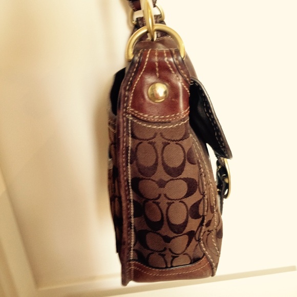 COACH Signature shoulder bag purse - Picture 4 of 4