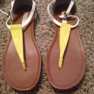 Simply Vera Wang sandals size 8 1/2