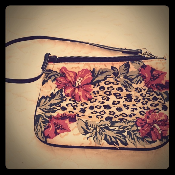 Small wristlet