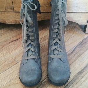 Combat boots