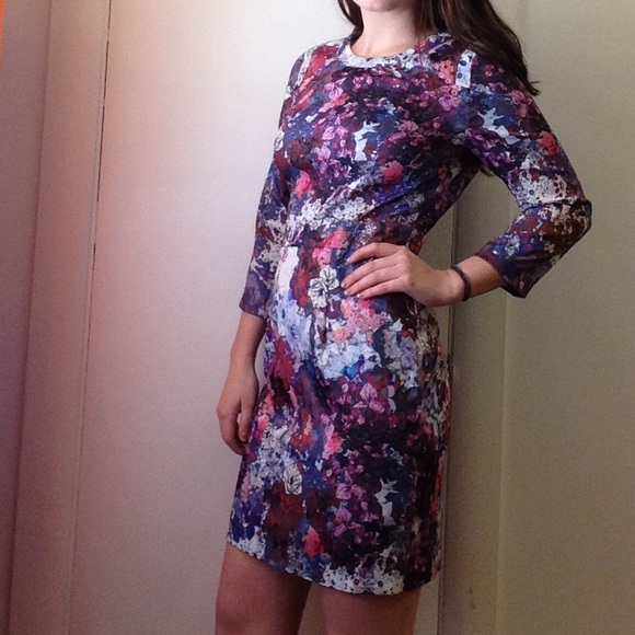 Floral fitted dress with quarter sleeves