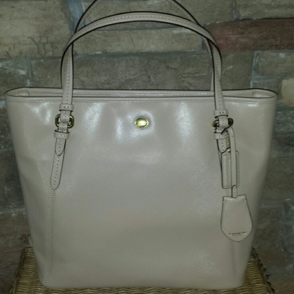 Coach NWT Peyton tote