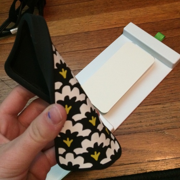 NWT Vera Bradley Case - Picture 2 of 3