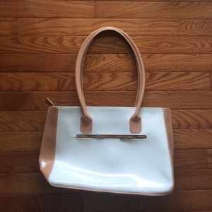 💙Tan and White Purse