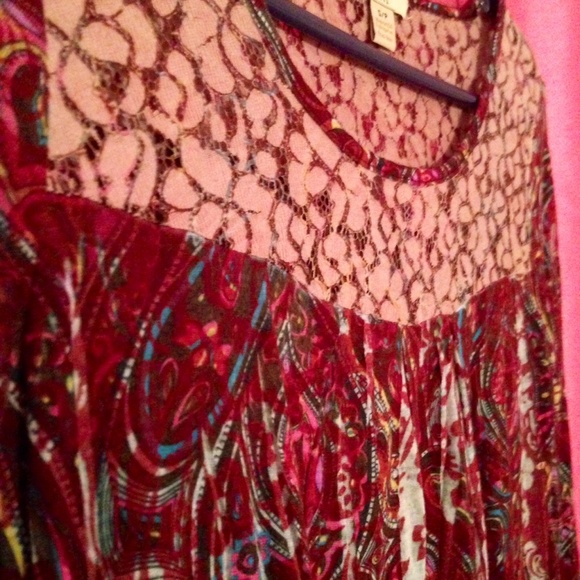 Cute patterned and lace long sleeve!