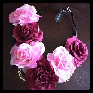 Elastic flower crown headband w original packaging