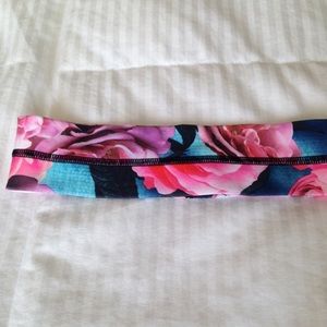 Lululemon secret garden fly away tamer headband