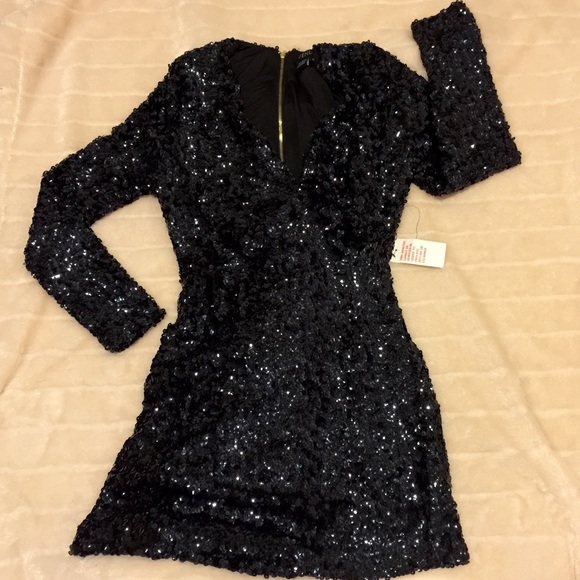 😃😃SOLD🎁🎁Venus black sequin dress - Picture 3 of 4