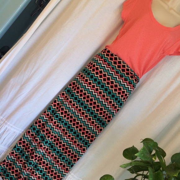 Trendy Maxi skirt with geometric pattern. NWOT.