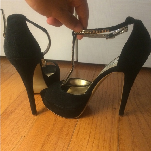 Black swede strap heals