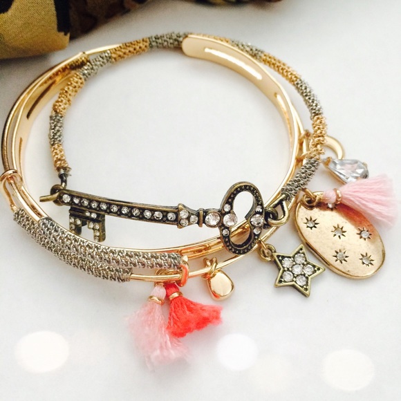 Jewelry - 🌜Three Times a Bangle🌛