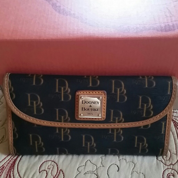 Dooney bourke wallet,  perfect condition.