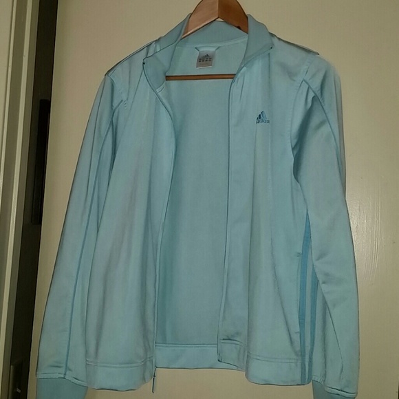 Blue sweater very light blue
