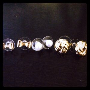 ⛔️SOLD⛔️pairs of stud earrings