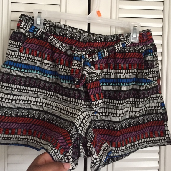 Aztec shorts - Picture 2 of 4