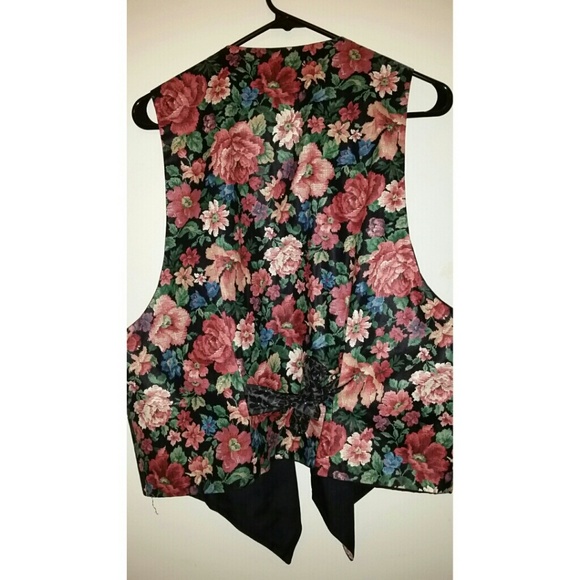 💥ON SALE💥Handmade Floral/Lace Vintage Vest - Picture 2 of 3