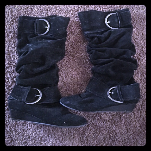 Slouch suede boots with kitten heel