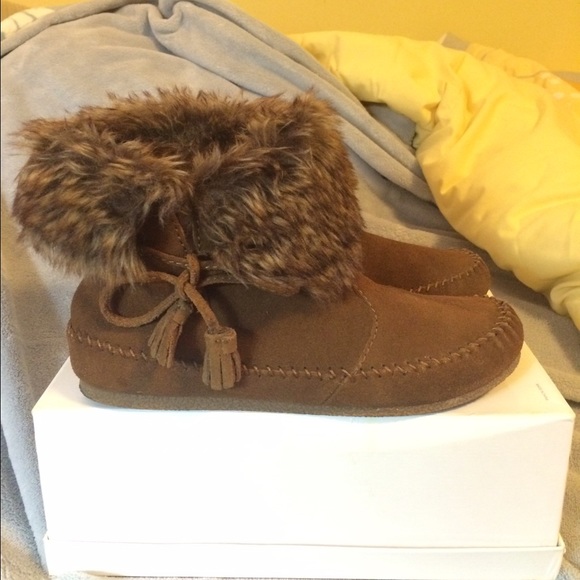 REDUCED✅Minnetonka Suede Fur Cuff Side Tie Booties