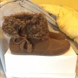 REDUCED✅Minnetonka Suede Fur Cuff Side Tie Booties