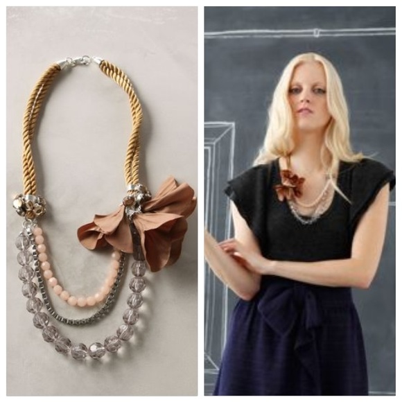 🚫SOLD IN BUNDLE🚫Anthro Flower Statement Necklace