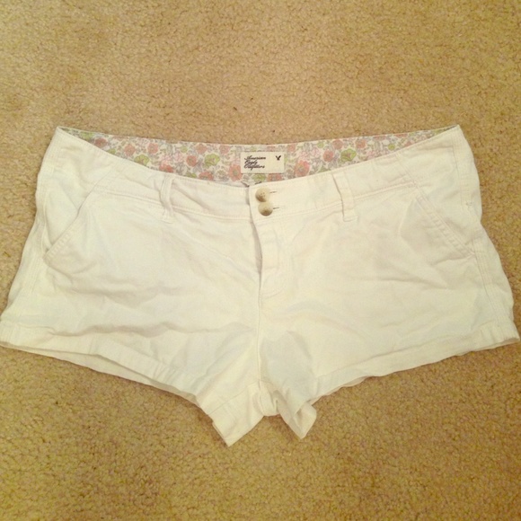 American Eagle white shorts