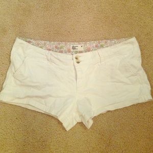 American Eagle white shorts